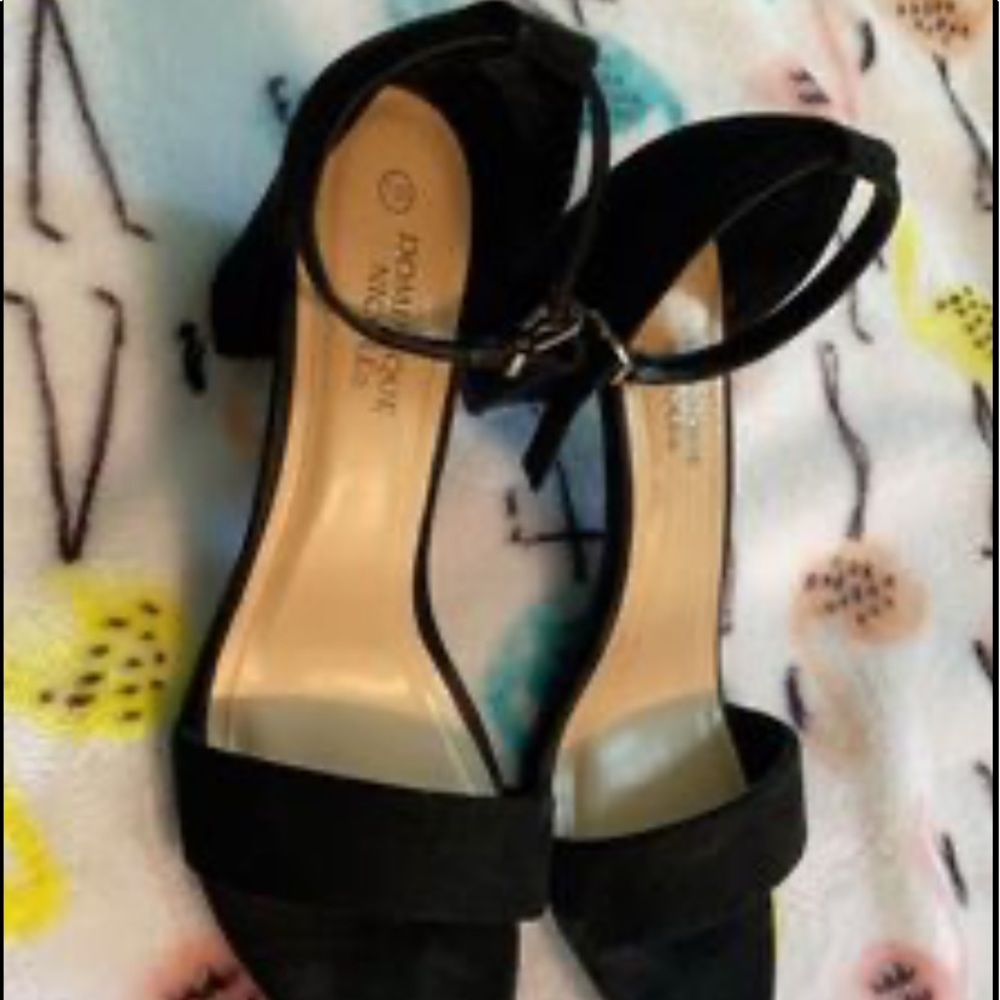 dominique nicole wedges